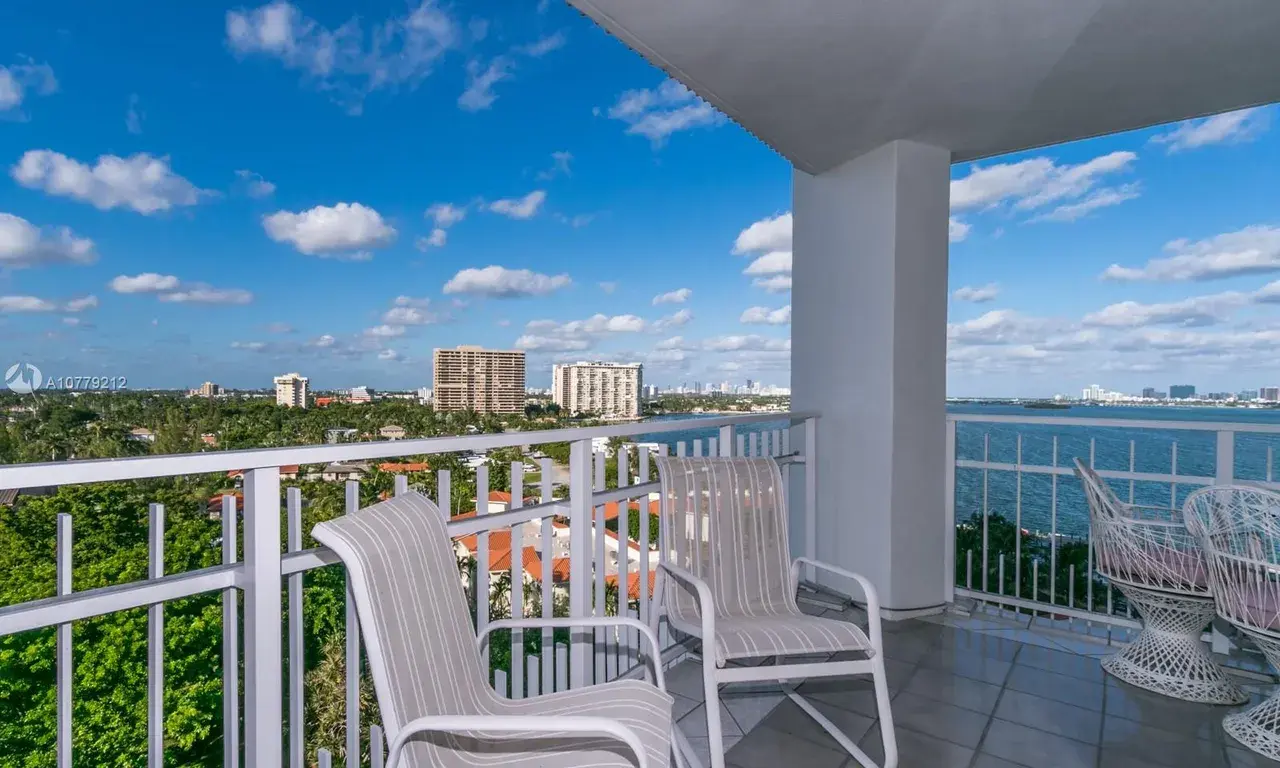 4000 Towerside Ter # 1105, Miami FL 33138