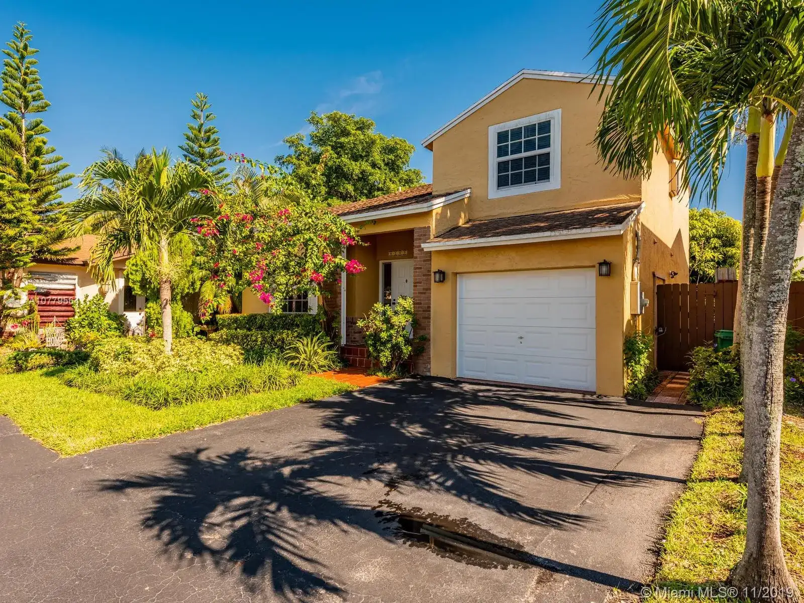 8255 NW 192nd Ter, Hialeah FL 33015 photo 4