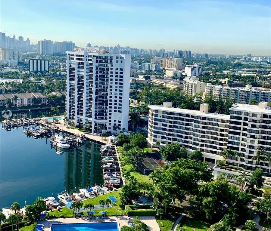 2500 Parkview Dr # 2517, Hallandale Beach FL 33009