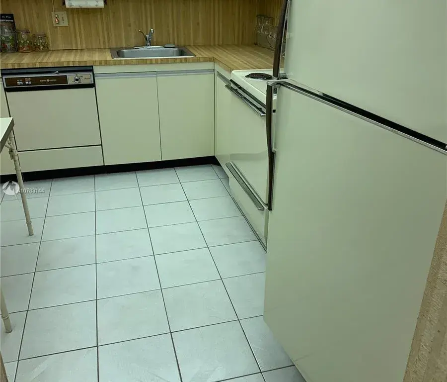 2500 Parkview Dr # 2517, Hallandale Beach FL 33009