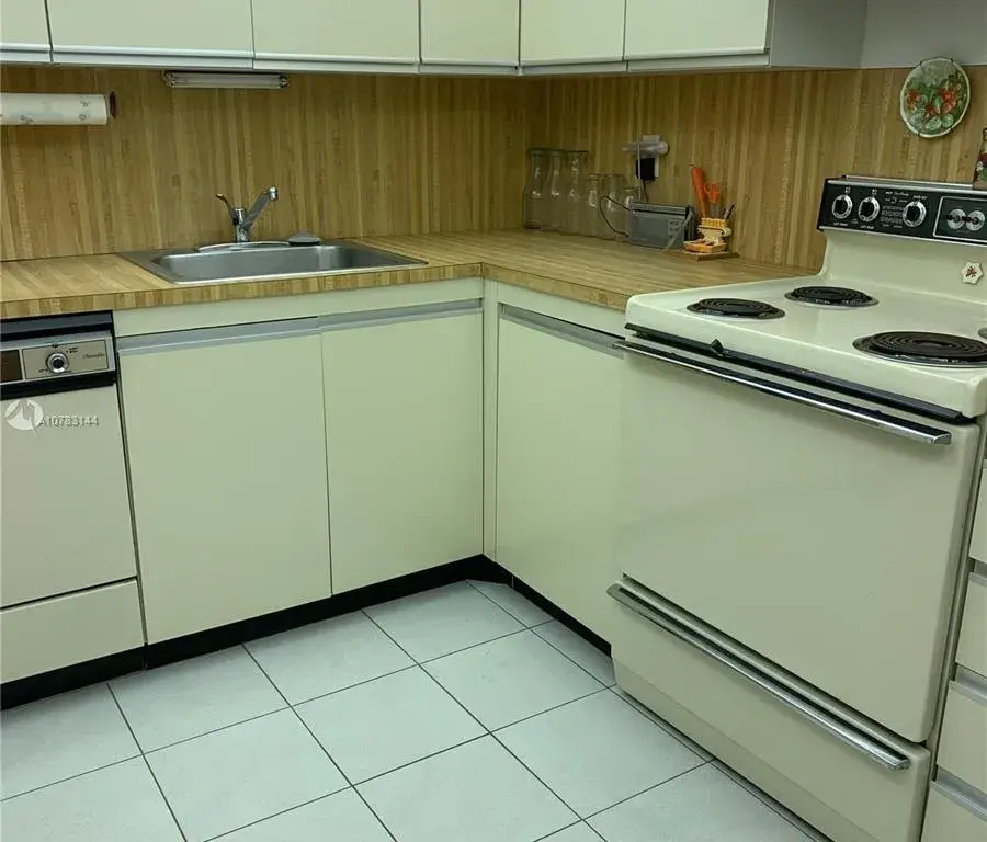 2500 Parkview Dr # 2517, Hallandale Beach FL 33009
