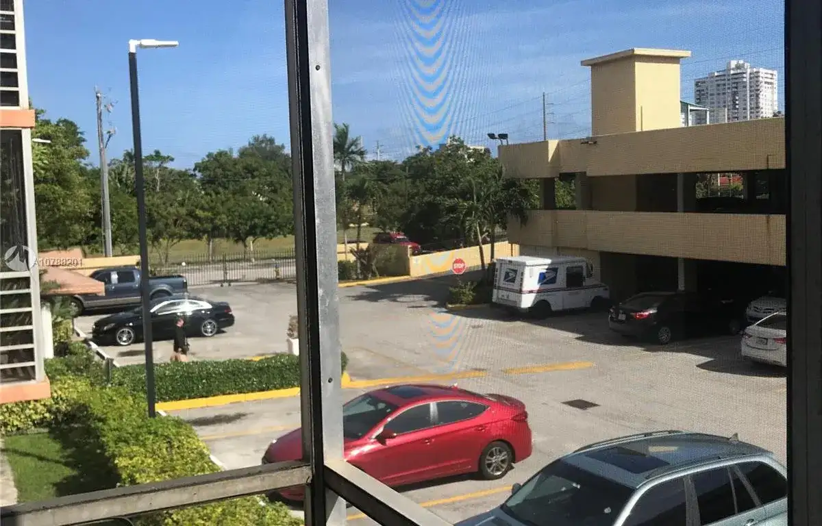 17890 W Dixie Hwy 202 Hwy # 202, North Miami Beach FL 33160 photo 2