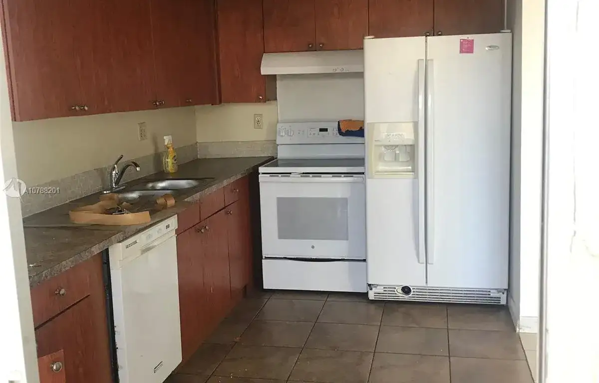 17890 W Dixie Hwy 202 Hwy # 202, North Miami Beach FL 33160 photo 3