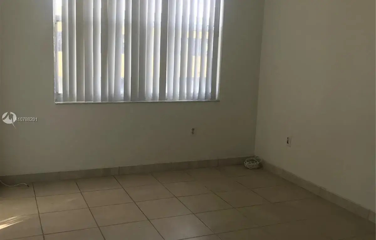 17890 W Dixie Hwy 202 Hwy # 202, North Miami Beach FL 33160 photo 5