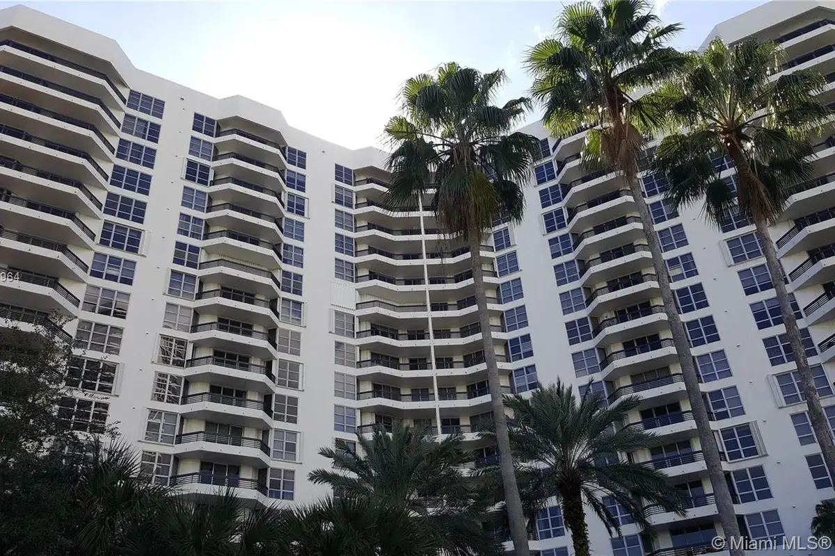 3600 Mystic Pointe Dr # 910, Aventura FL 33180