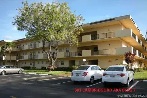 301 Cambridge Rd # 302, Hollywood FL 33024