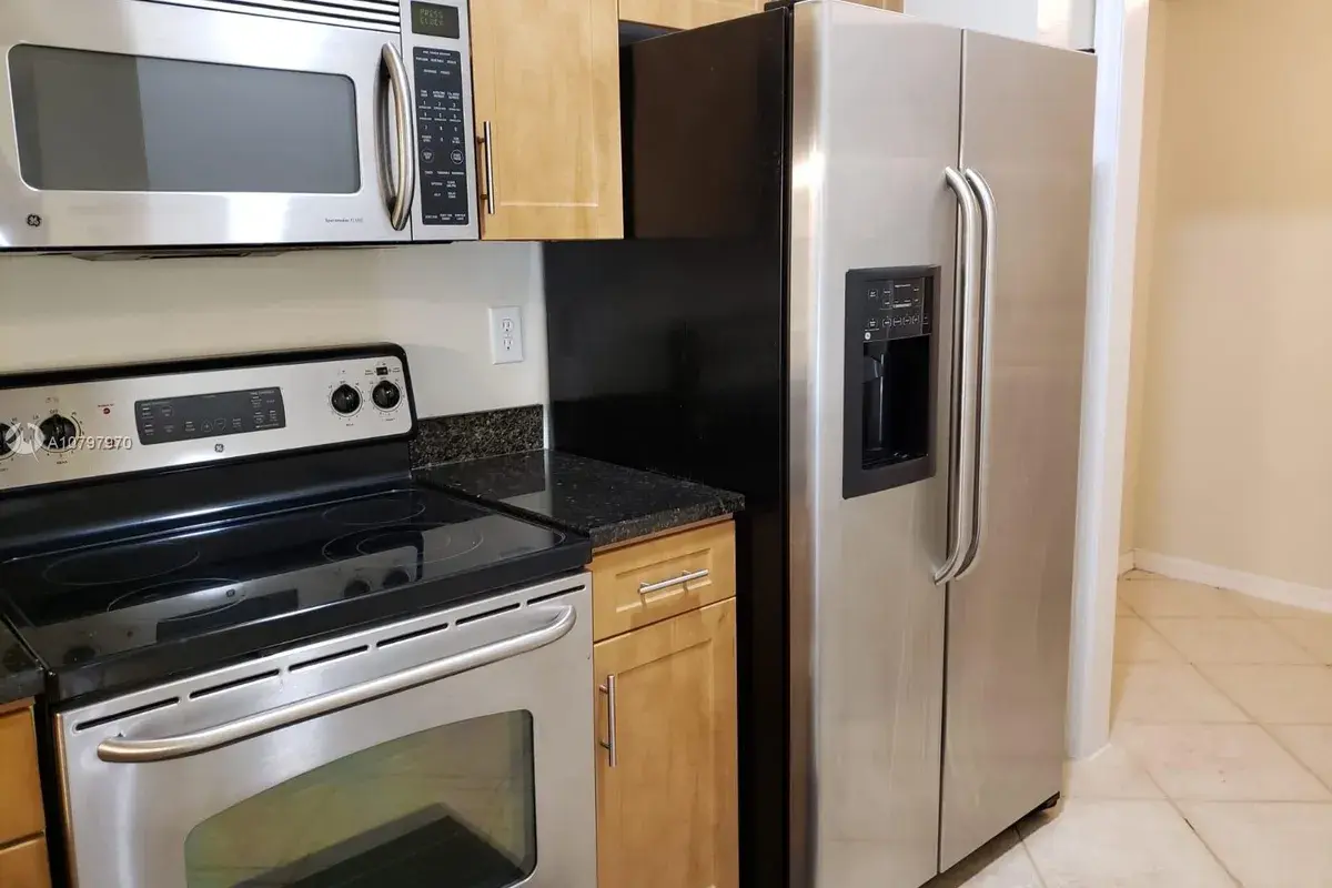 6573 Emerald Dunes Dr # 203, West Palm Beach FL 33411
