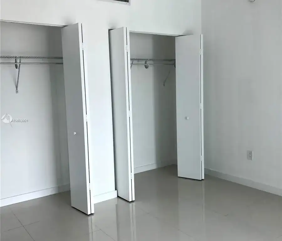 92 SW 3rd St # 2306, Miami FL 33130 photo 2