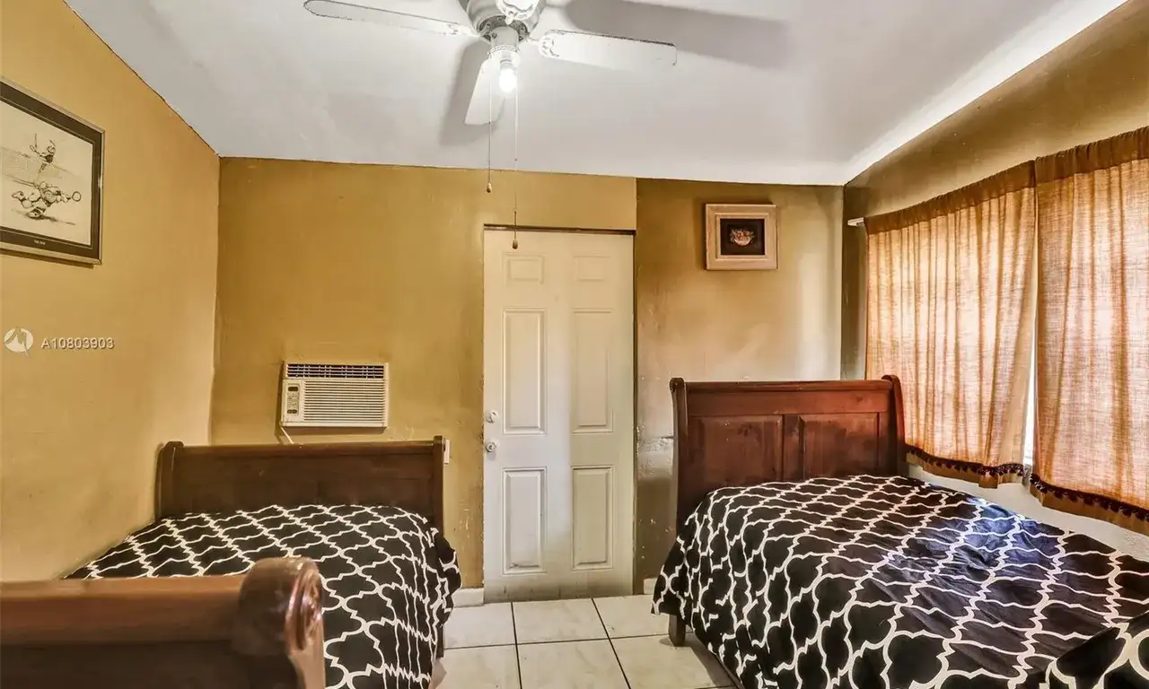 1180 NE 161st Ter, North Miami Beach FL 33162 photo 4