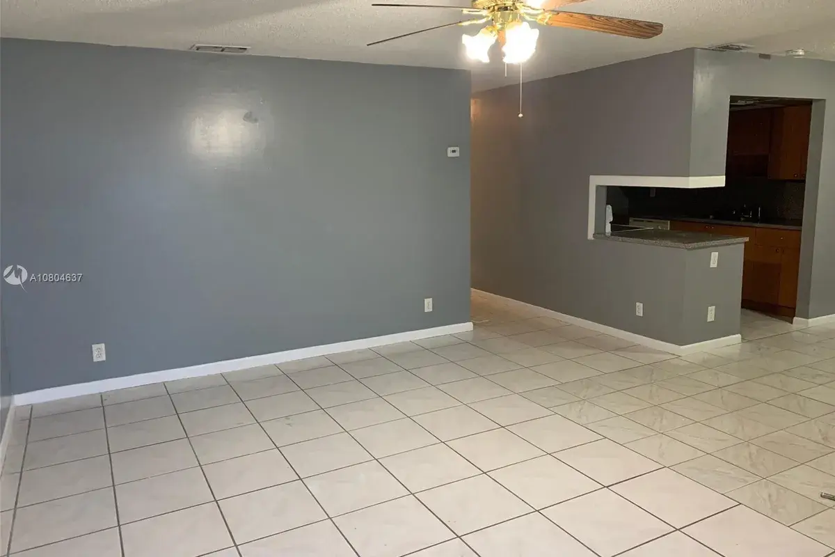 810 SW 73rd AVE # 9, North Lauderdale FL 33068
