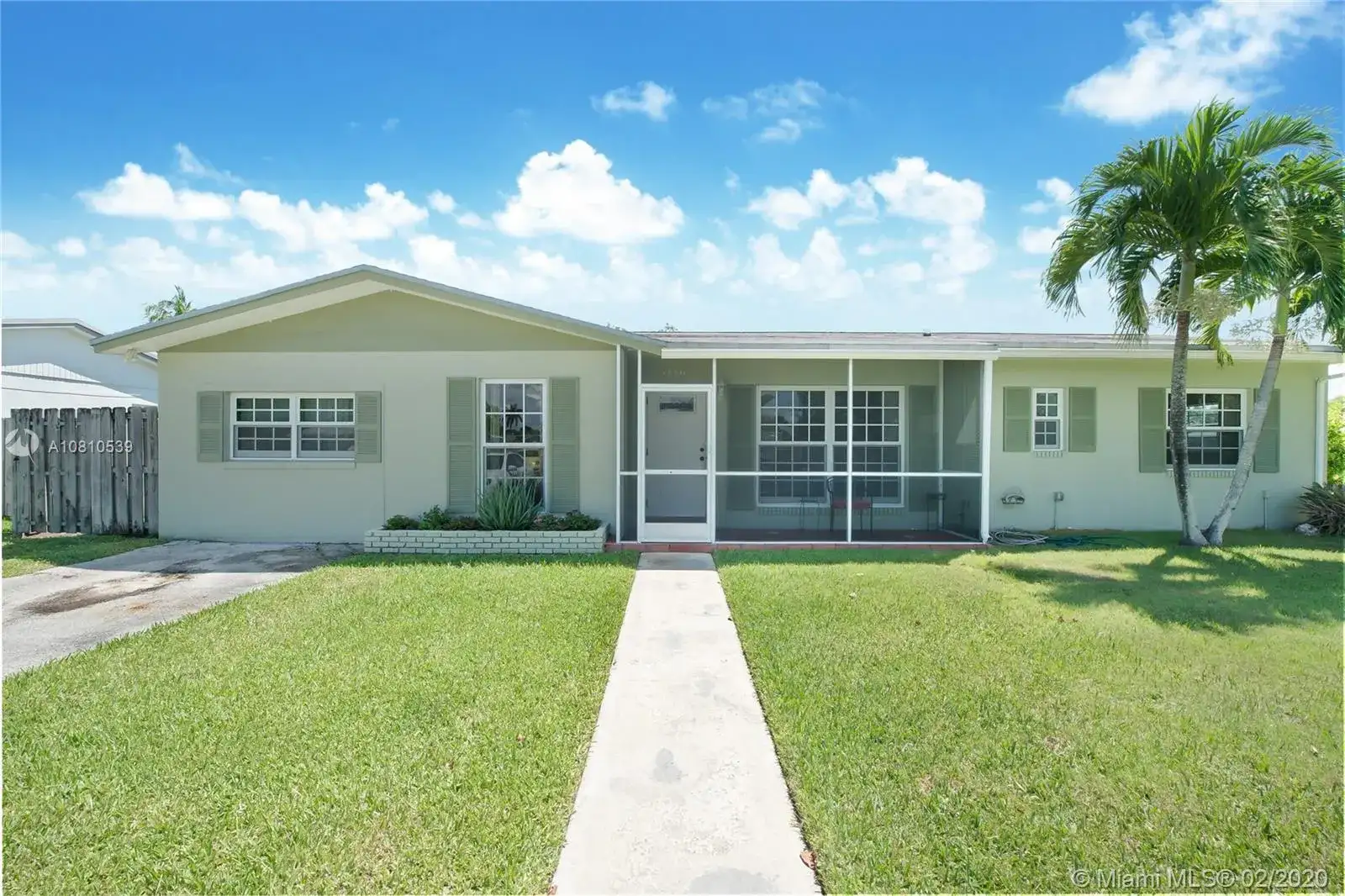 18531 SW 92nd Ct, Cutler Bay FL 33157 photo 2