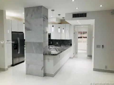 2030 S Ocean Dr # 2221, Hallandale Beach FL 33009