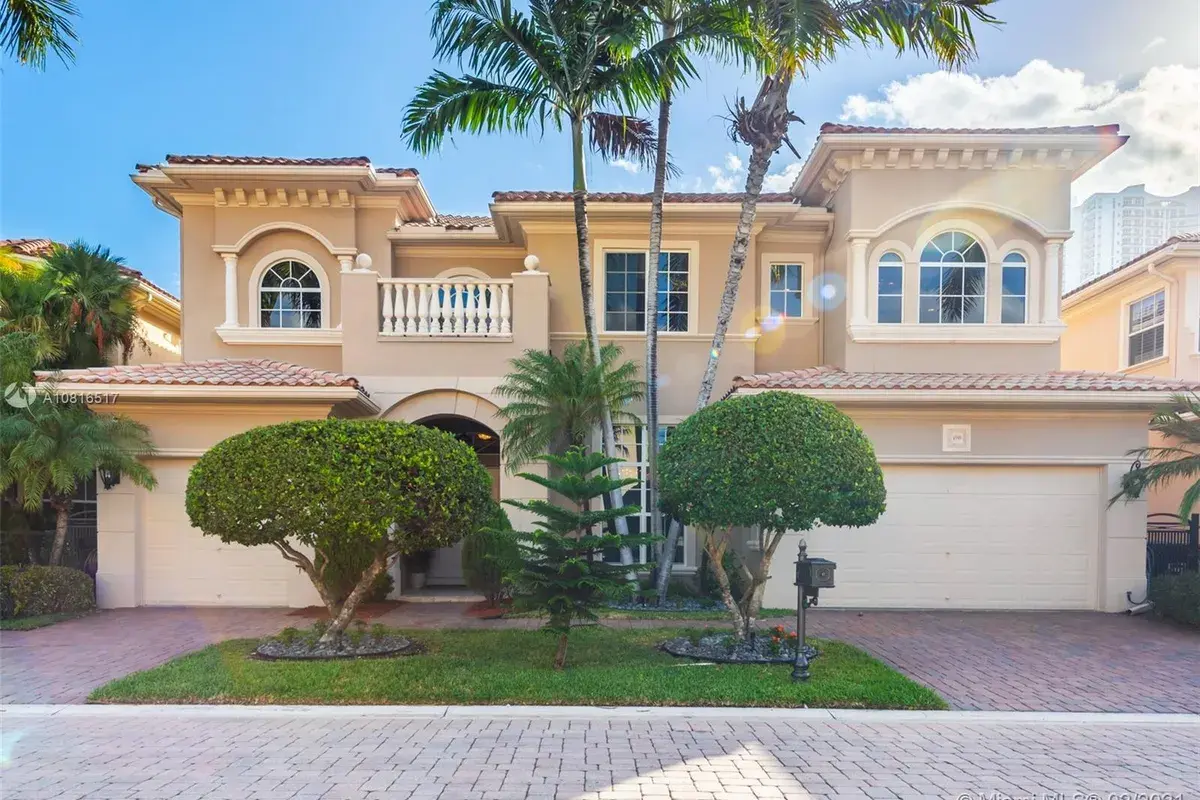 1555 Windjammer Way, Hollywood FL 33019