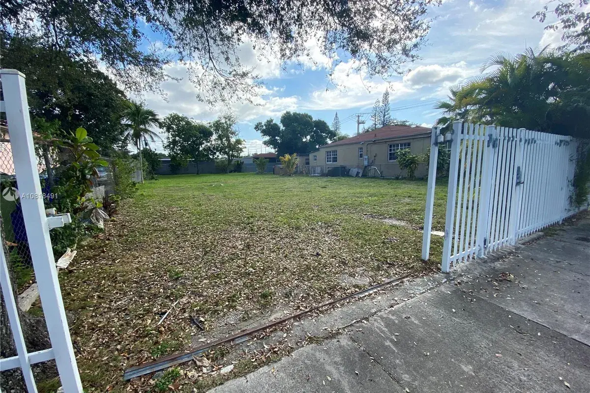 80 NW 45th St, Miami FL 33127