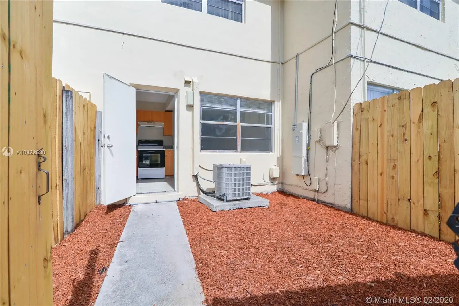 4668 NW 9th Dr # 4668, Plantation FL 33317 photo 2
