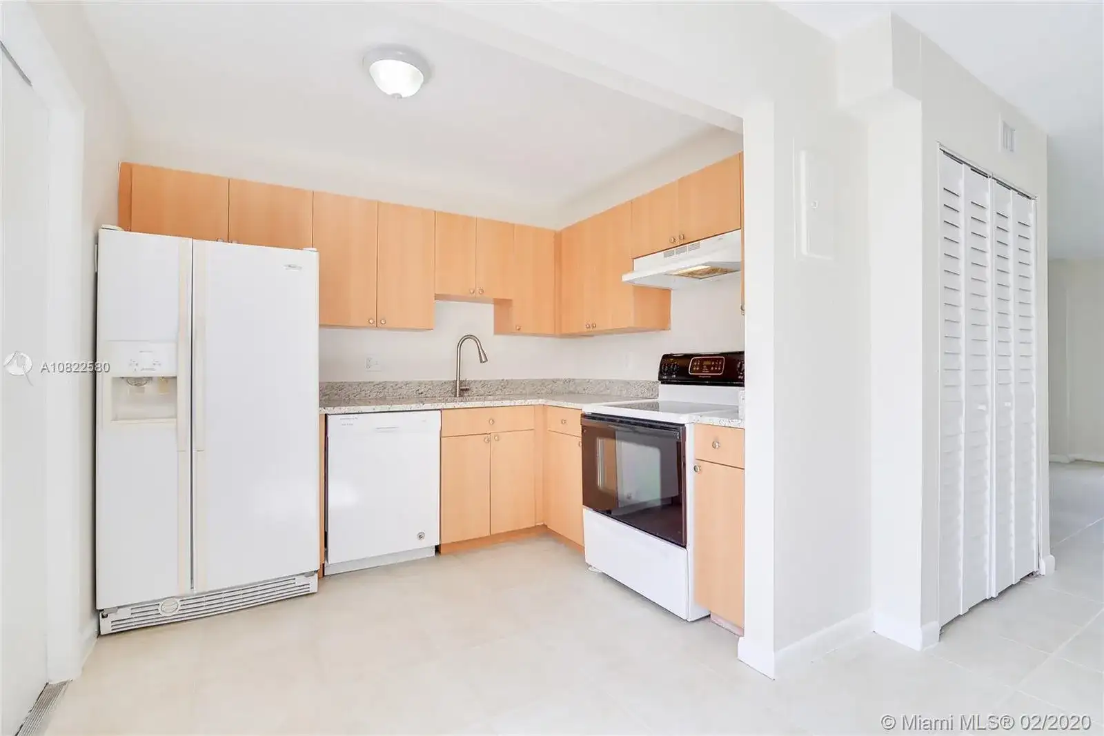 4668 NW 9th Dr # 4668, Plantation FL 33317 photo 5