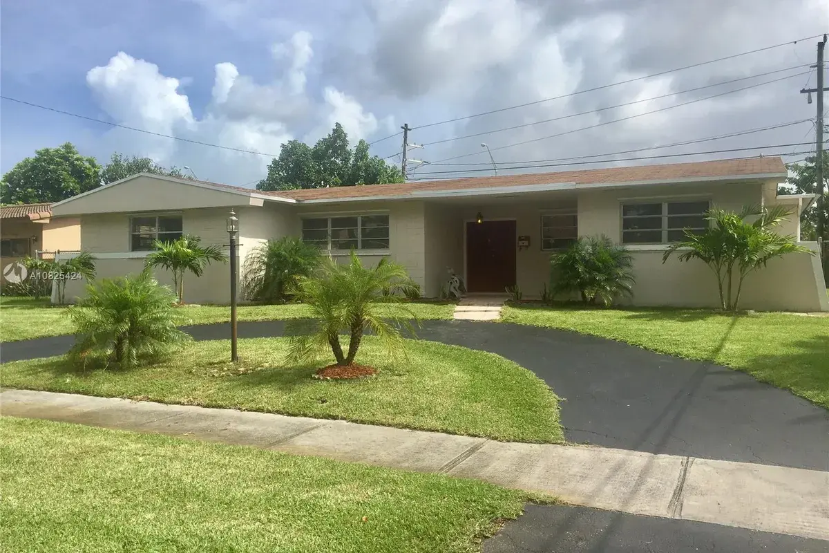 2060 NE 185th Ter, North Miami Beach FL 33179