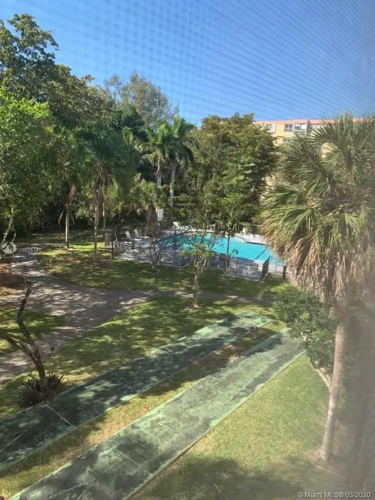 17890 W Dixie Hwy # 307, North Miami Beach FL 33160 photo 2