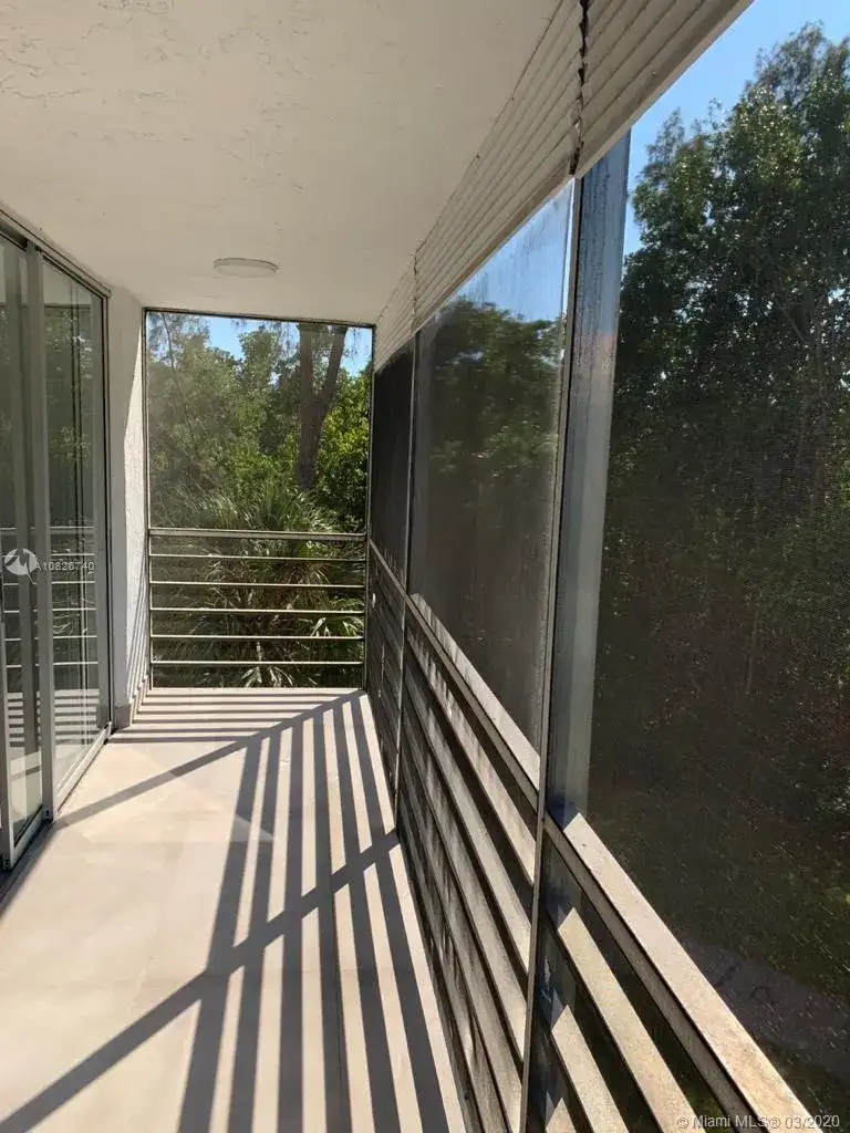 17890 W Dixie Hwy # 307, North Miami Beach FL 33160 photo 3