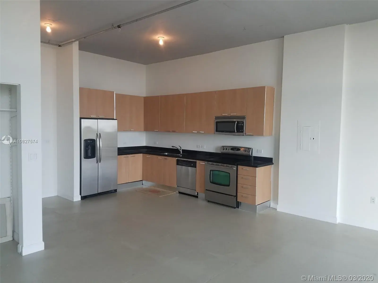 2100 VAN BUREN # 504, Hollywood FL 33020
