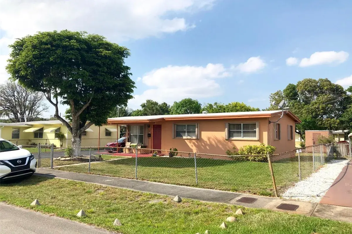 1201 NW 14th St, Fort Lauderdale FL 33311