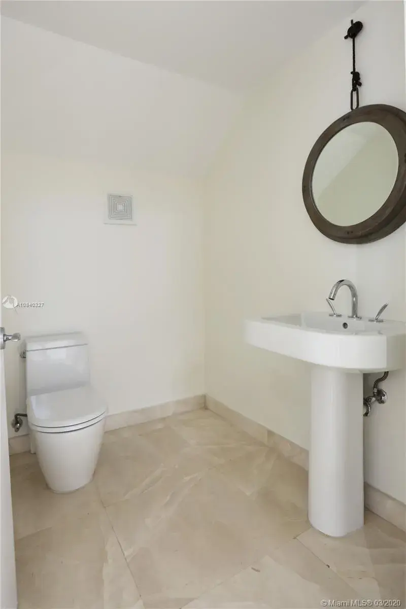 400 Alton Rd # 1A, Miami Beach FL 33139