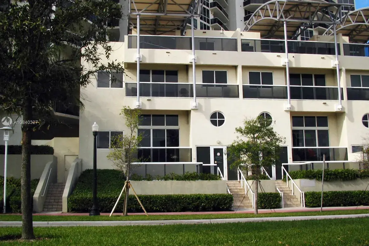 400 Alton Rd # 1A, Miami Beach FL 33139