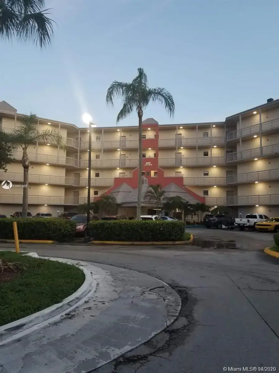 8353 Lake Dr # 404, Doral FL 33166 photo 5