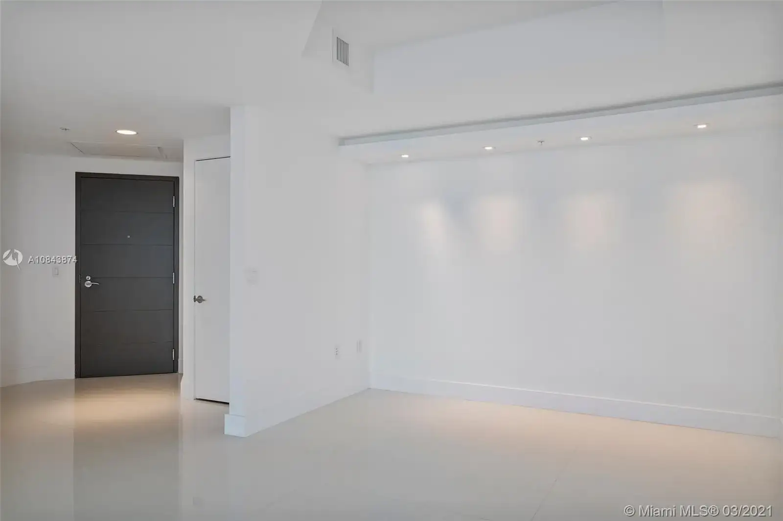 17301 Biscayne Blvd # 2102, North Miami Beach FL 33160 photo 2