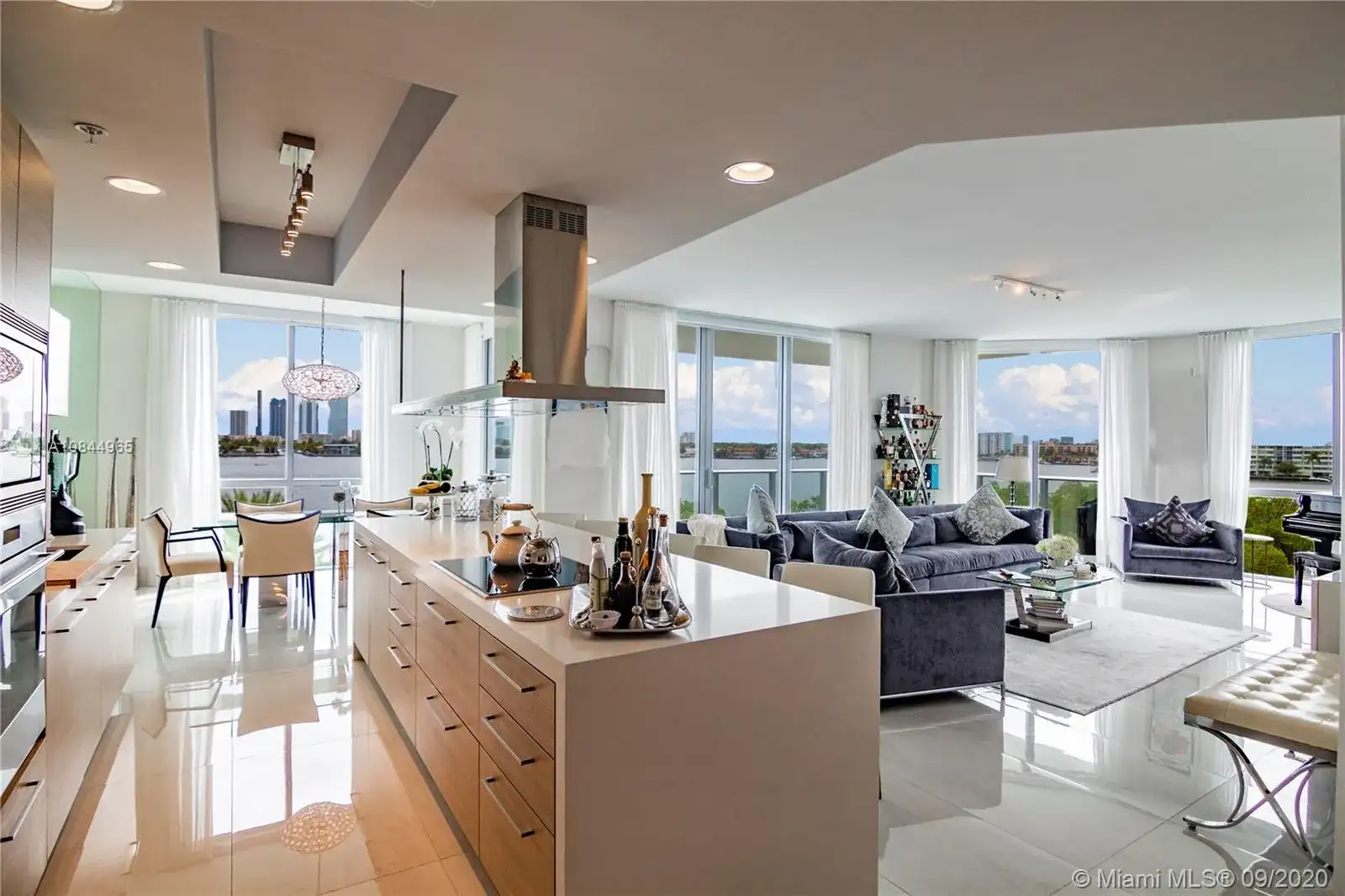 17111 Biscayne Blvd # 410, North Miami Beach FL 33160 photo 3
