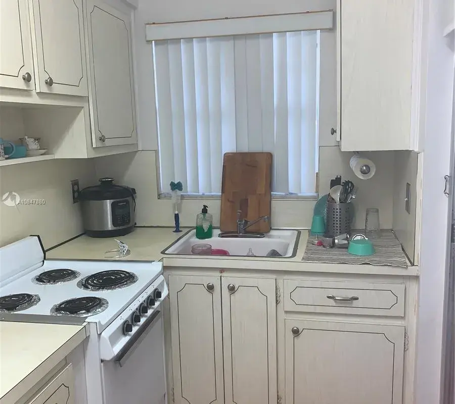 141 NE 10th Ave # 25C, Hallandale Beach FL 33009