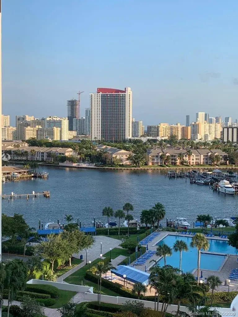 2500 Parkview Dr # 1214, Hallandale Beach FL 33009