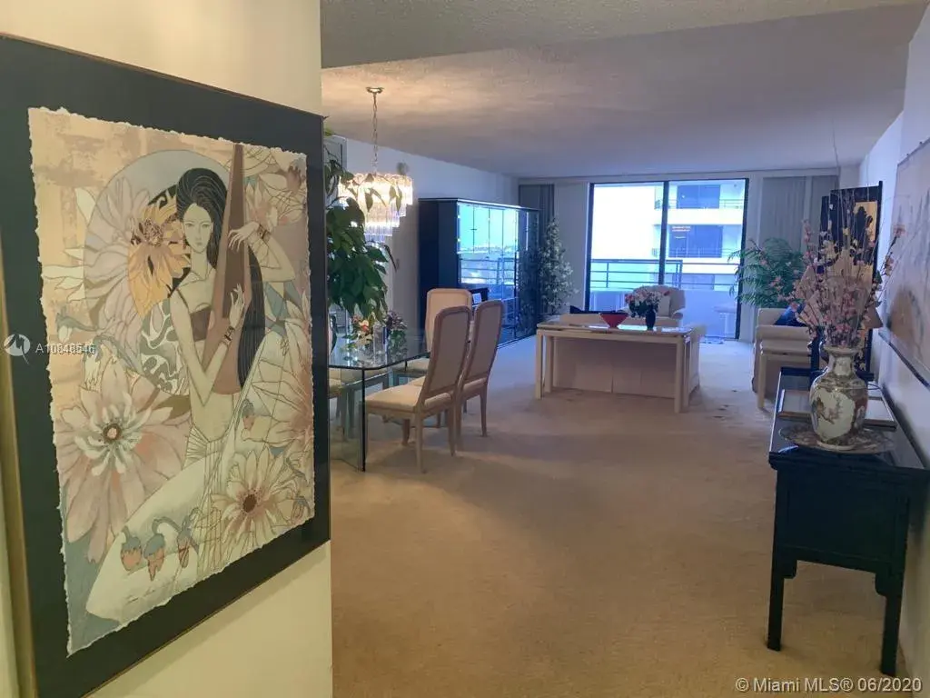 2500 Parkview Dr # 1214, Hallandale Beach FL 33009