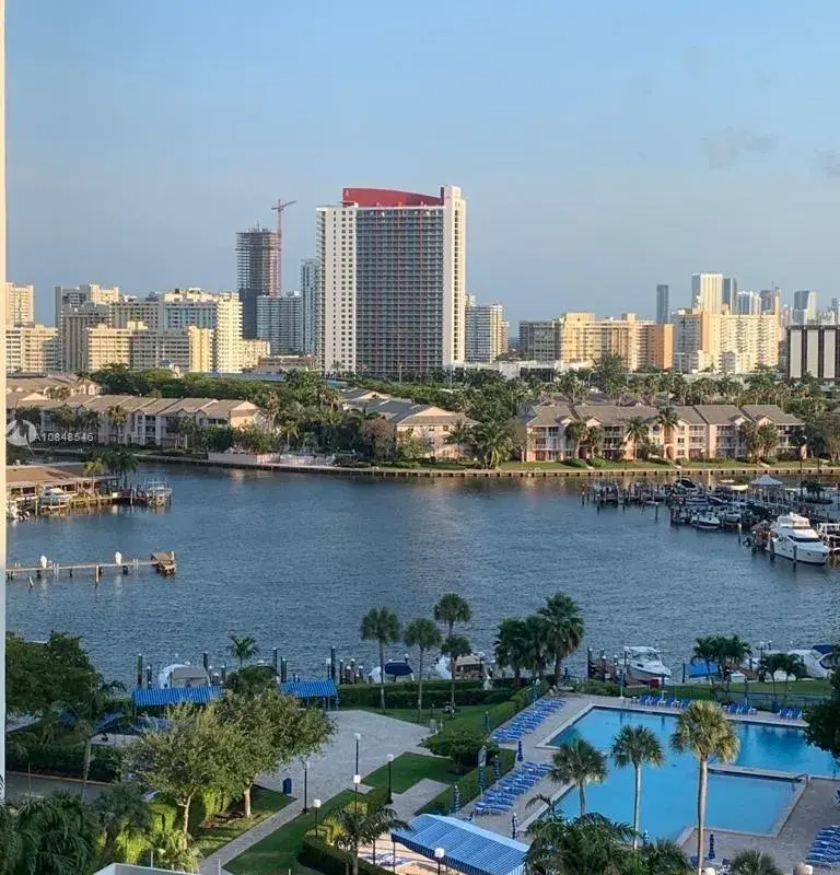 2500 Parkview Dr # 1214, Hallandale Beach FL 33009
