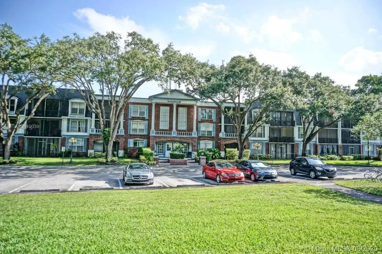3660 Inverrary Dr # 1D, Lauderhill FL 33319 photo 2