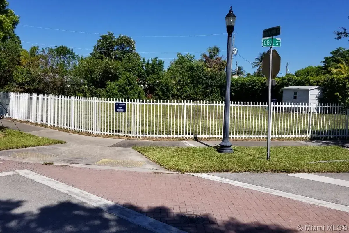 1240 N Biscayne Point Rd, Miami Beach FL 33141