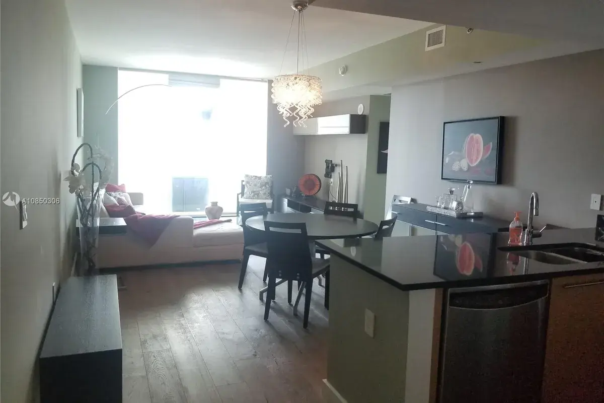 950 Brickell Bay Dr # 3200, Miami FL 33131
