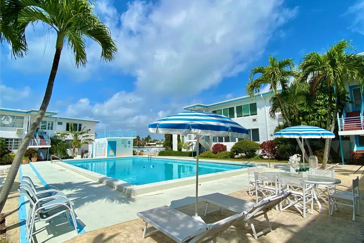 4720 Pine Tree Dr # 5, Miami Beach FL 33140