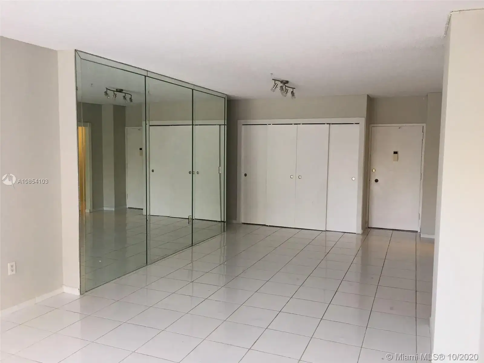 500 Bayview Dr # 21, Sunny Isles Beach FL 33160 photo 3