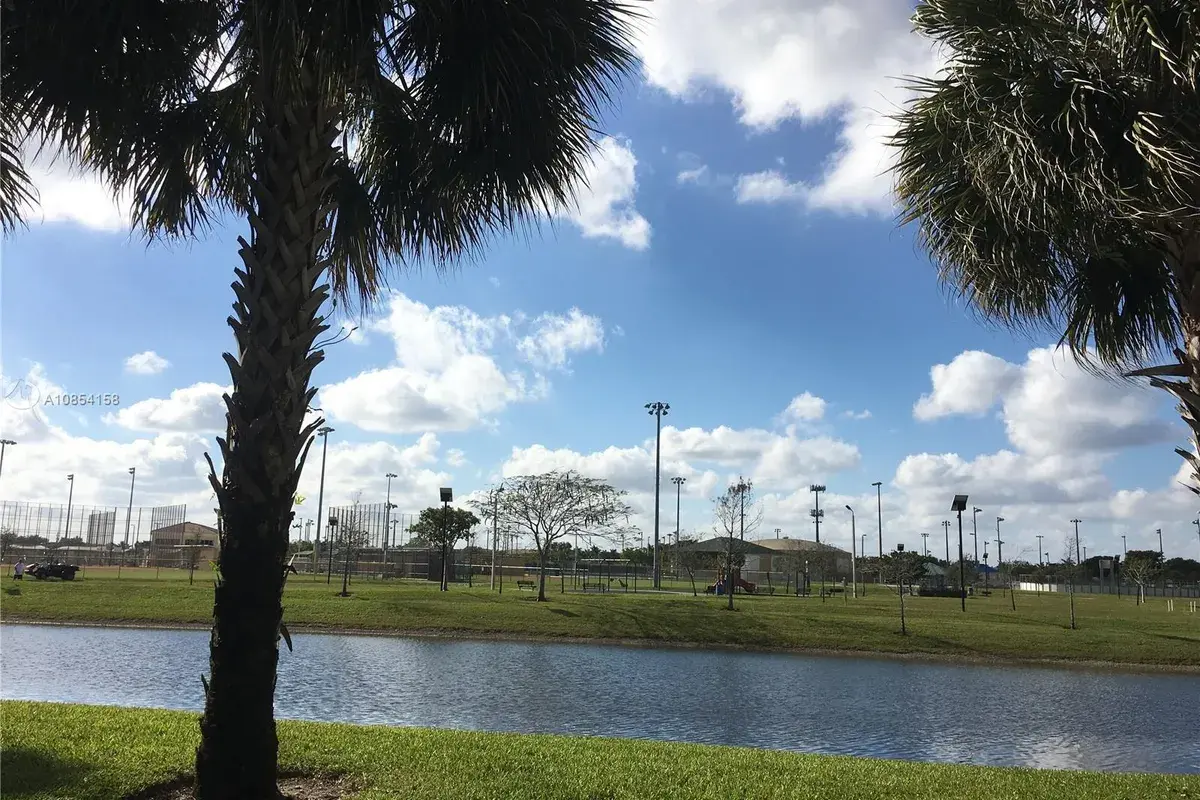 7910 N Nob Hill Rd # 101, Tamarac FL 33321