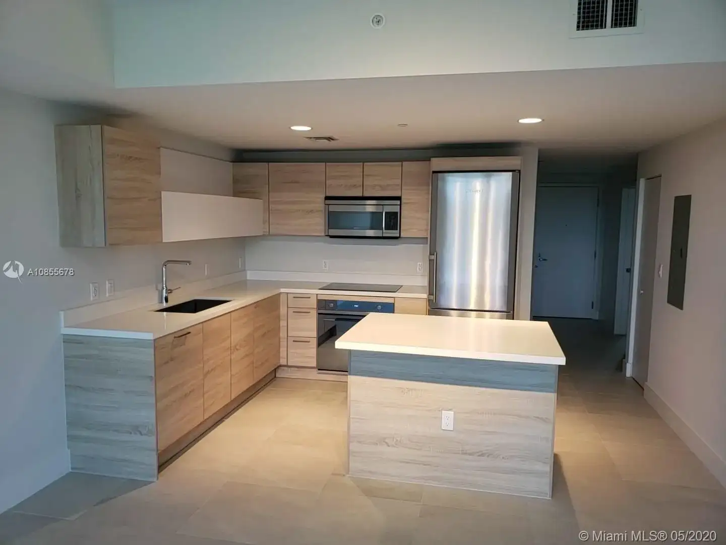 16385 Biscayne Blvd # 319, North Miami Beach FL 33160 photo 2