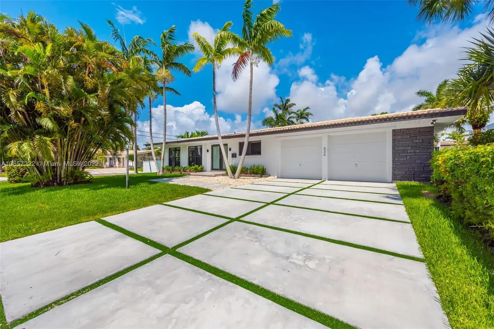 536 Hibiscus Dr, Hallandale Beach FL 33009 photo 3