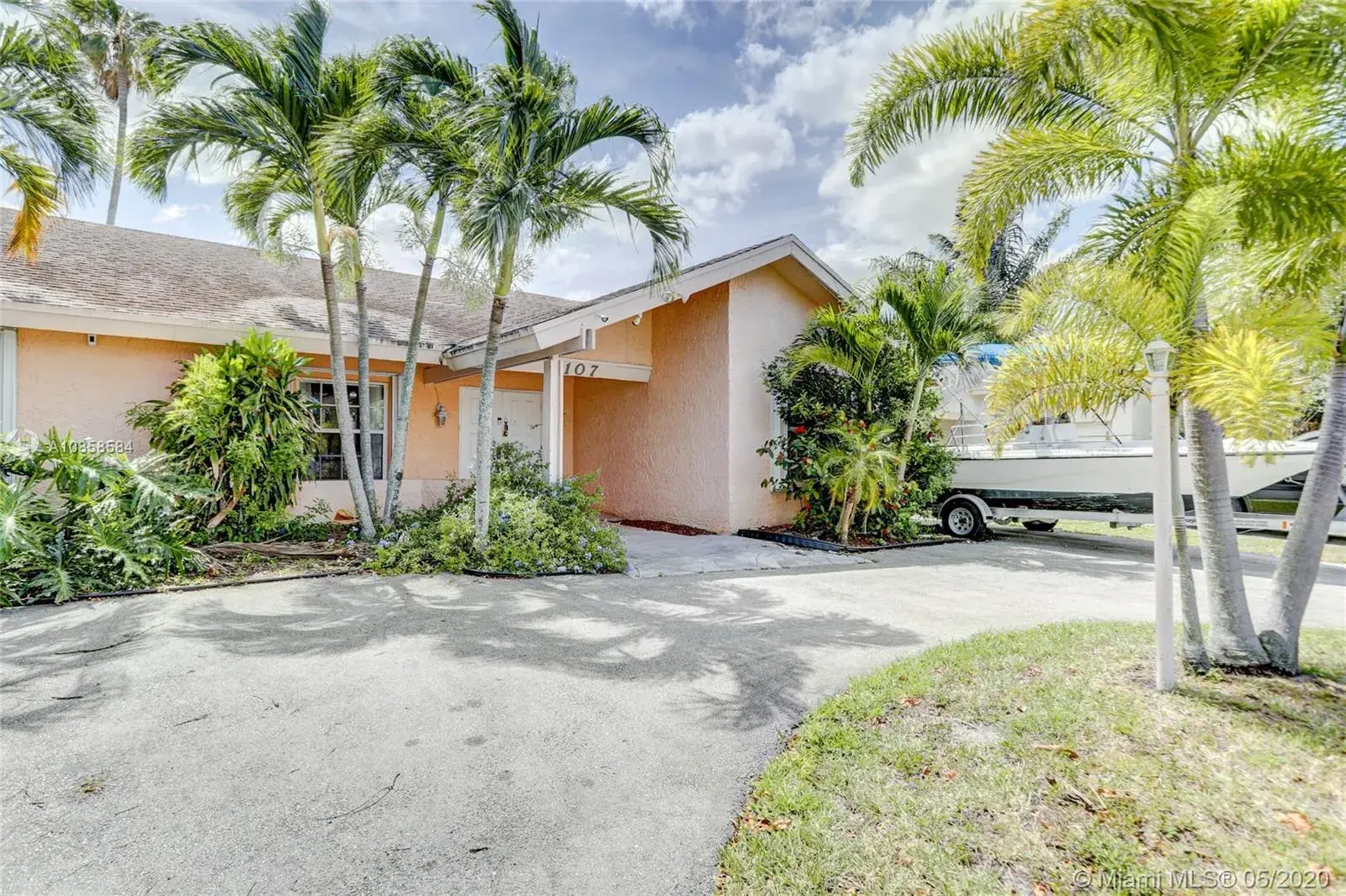 1107 SW 83rd Ave, North Lauderdale FL 33068