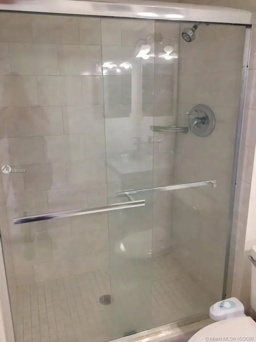 20301 W Country Club Dr # 922, Aventura FL 33180 photo 3