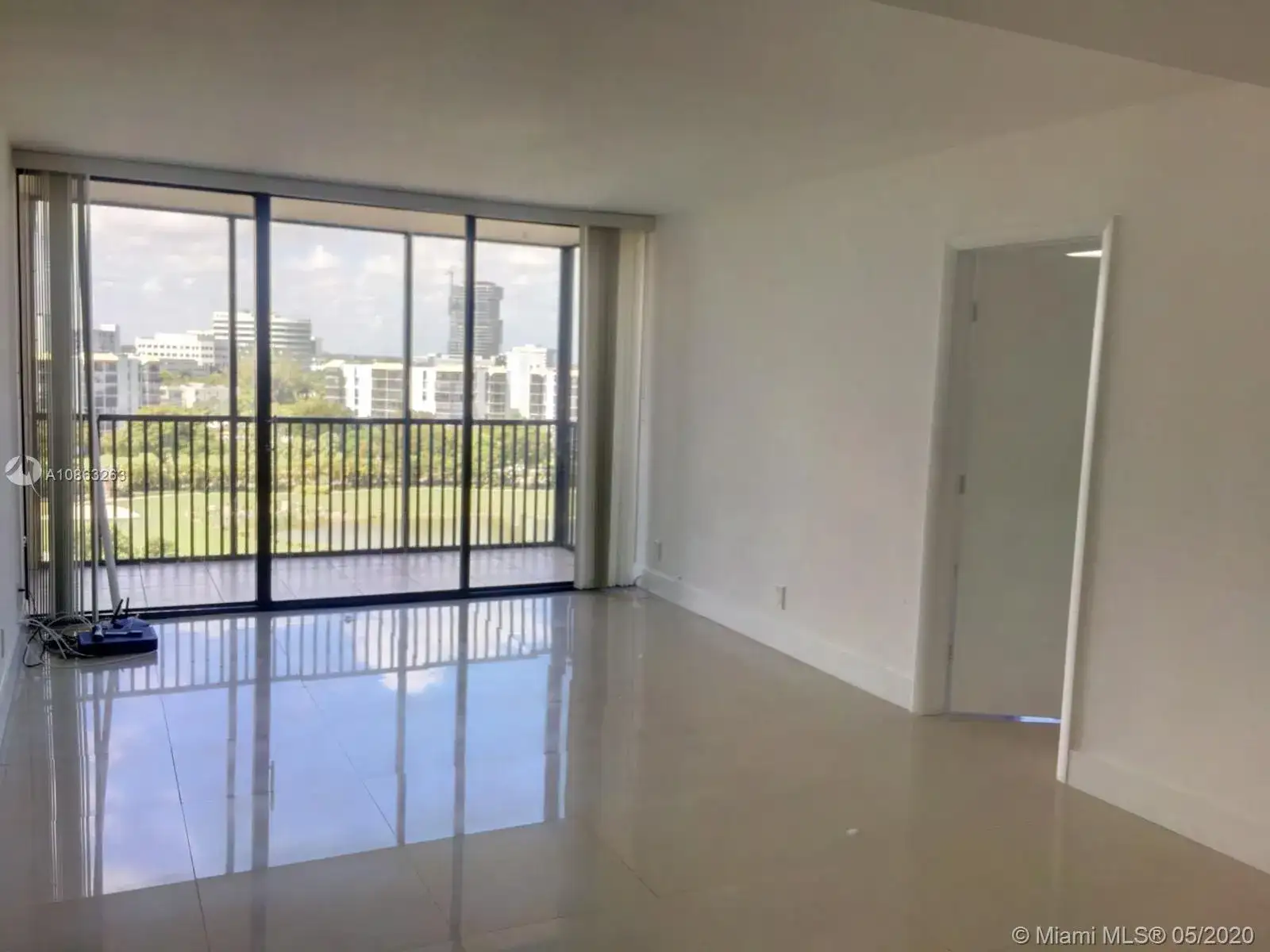 20301 W Country Club Dr # 922, Aventura FL 33180 photo 5