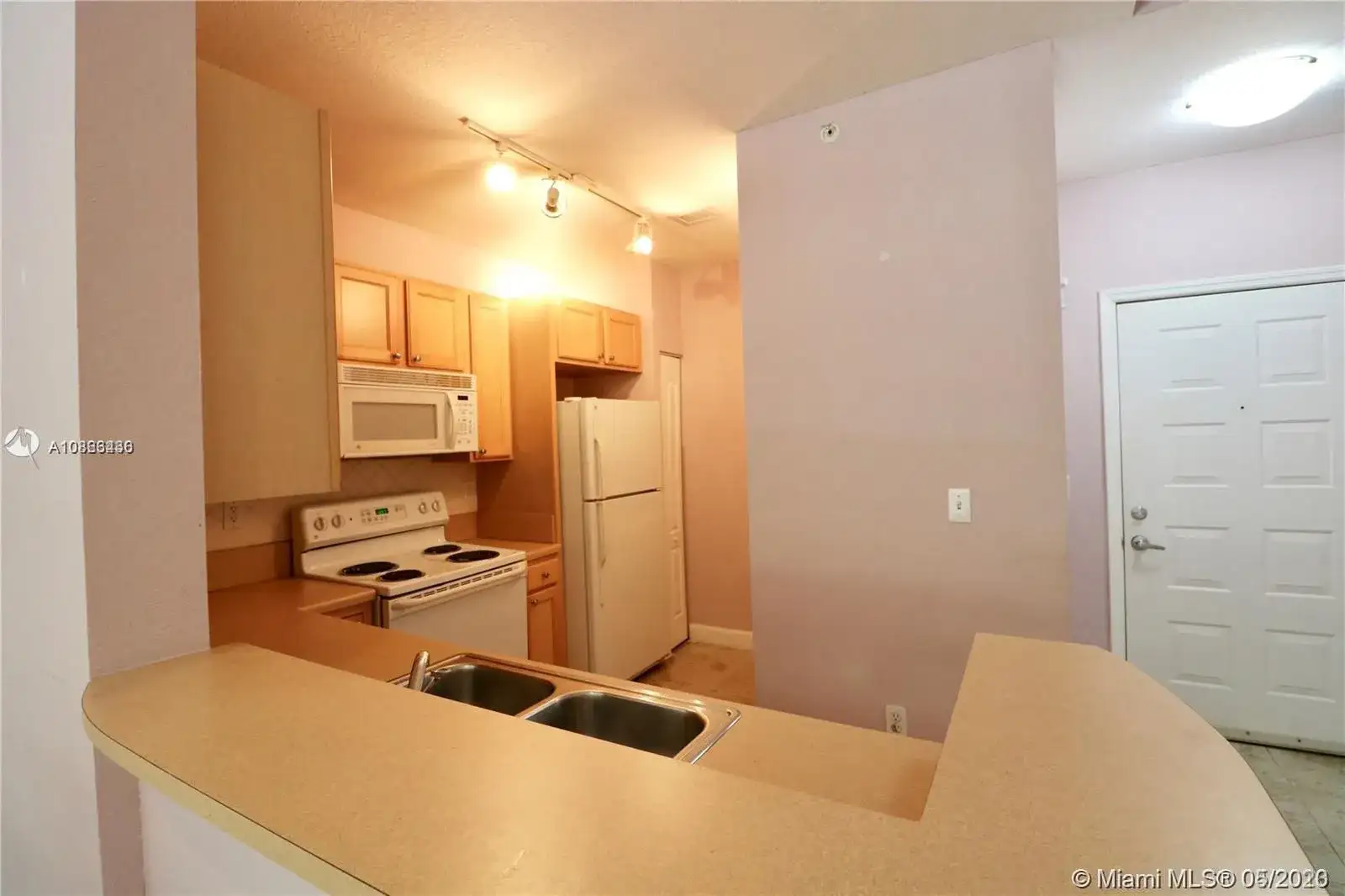 6001 SW 70th St # 117, South Miami FL 33143 photo 2