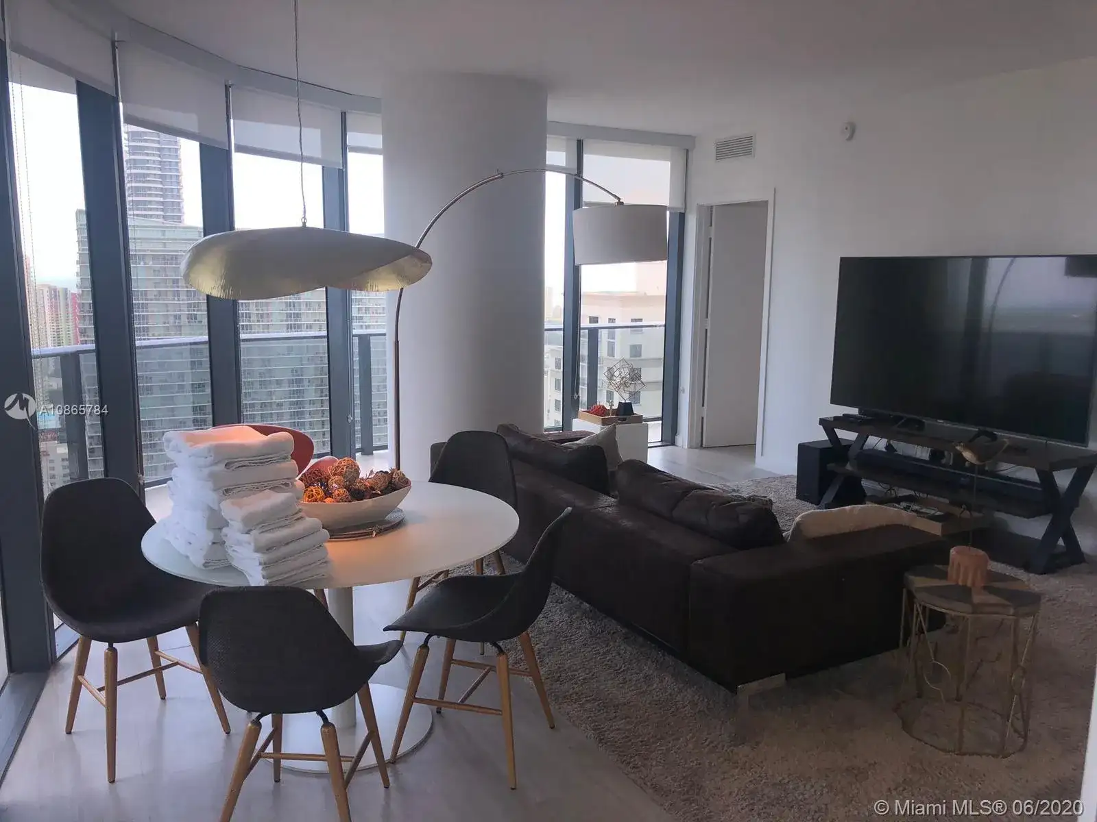 55 SW 9th St # 3503, Miami FL 33130 photo 4