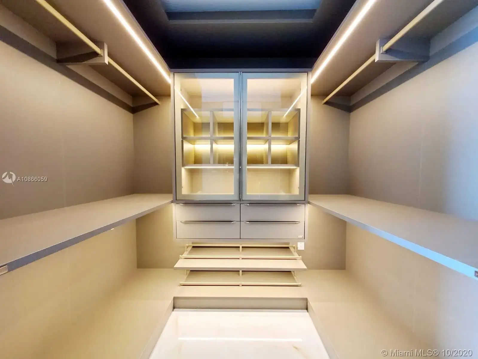 18975 Collins Ave # 3202, Sunny Isles Beach FL 33160 photo 2