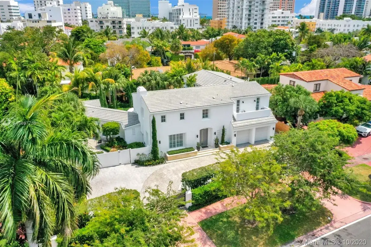 2887 Pine Tree Dr, Miami Beach FL 33140