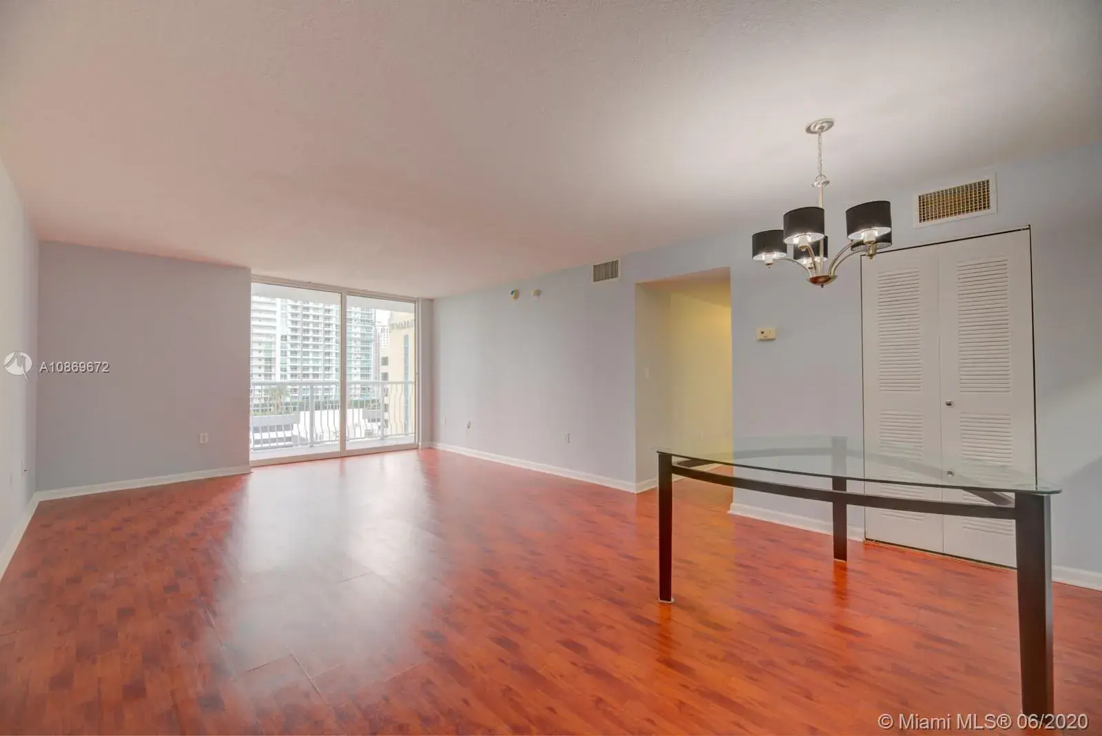 3 bedroom 2 bath Residential for sale at 1200 Brickell Bay Dr # 2024, Miami FL 33131